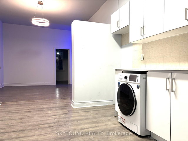 2A - 527 Queen Street W