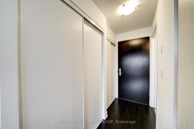 701-181 Bedford Road, Toronto, Ontario image-0-2