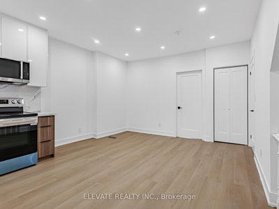 2-135 Bellwoods Avenue, Toronto, Ontario image-0-1