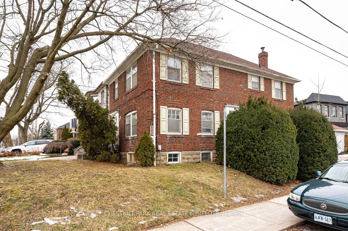Detached House sold at 808 Millwood Road, Toronto, Ontario, M4G 1W2 - Leaside - MLS: C12697366