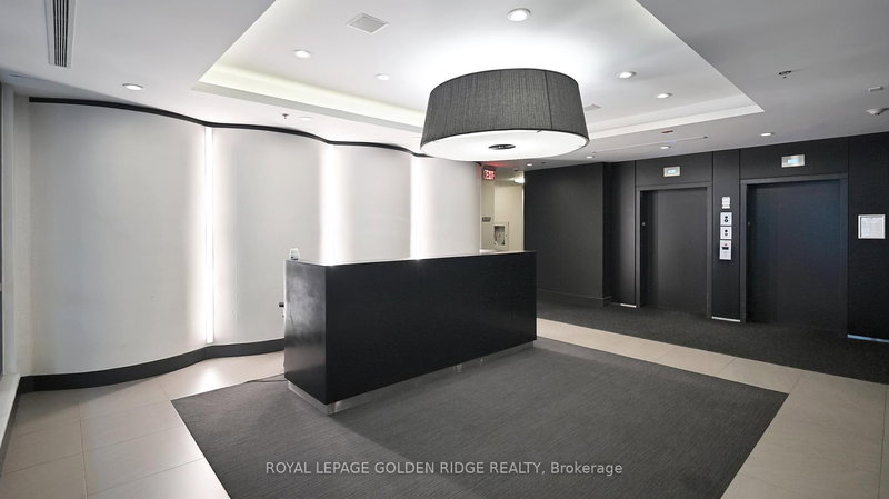 224 - 377 Madison Ave, Toronto, M4V 3E1 | Image 3