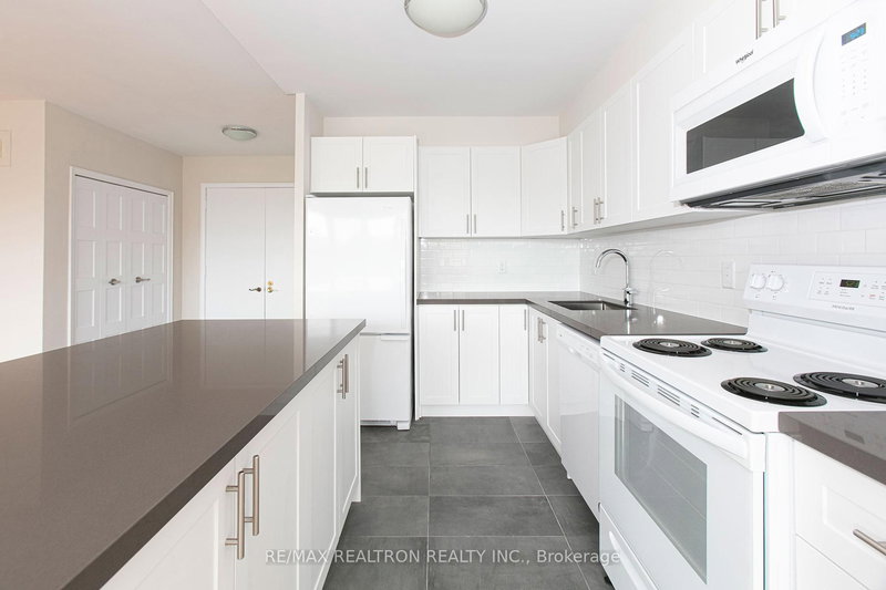 811 - 10 Shallmar Blvd, Toronto, M5N 1J4 | Image 3