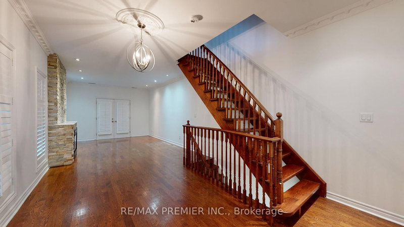 21 David Dunlap Circ, Toronto, M3C 4B9 | Image 3