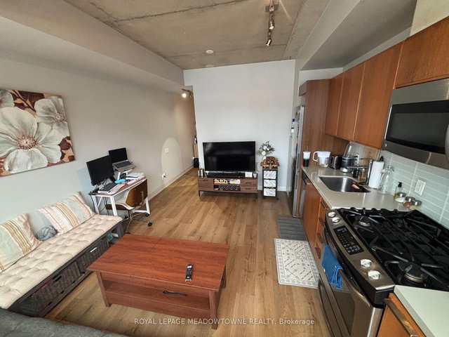 210 - 318 King Street SW