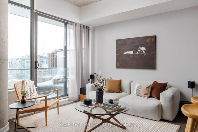 1008 - 560 King Street W