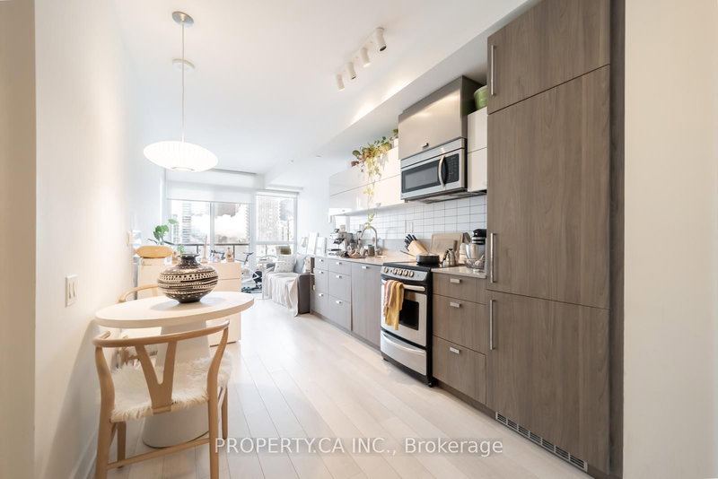 2608 - 290 Adelaide St W, Toronto, M5V 0P3 | Image 2