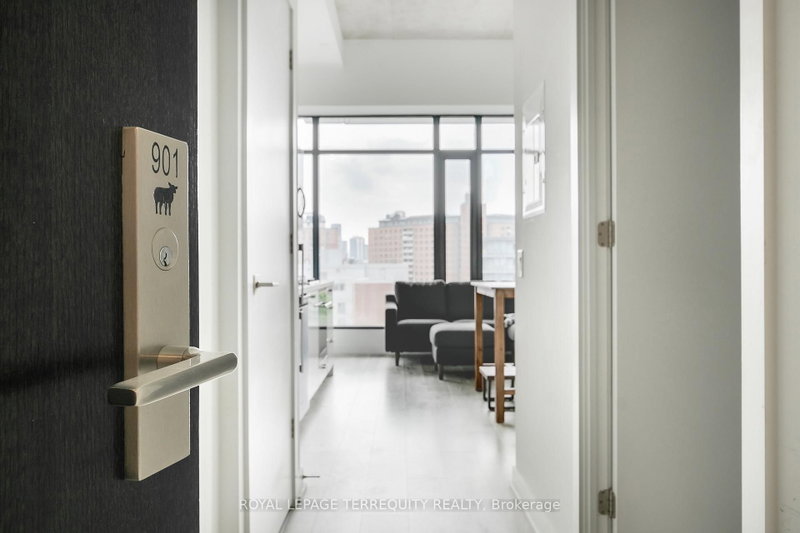 home for lease on 901-55 Ontario Street
