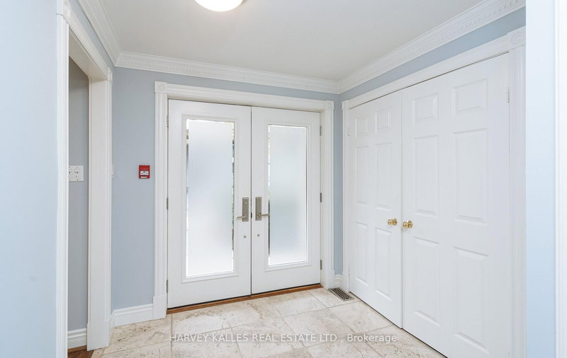 22 Lower Village Gate, Toronto, M5P 3L7 | Image 2