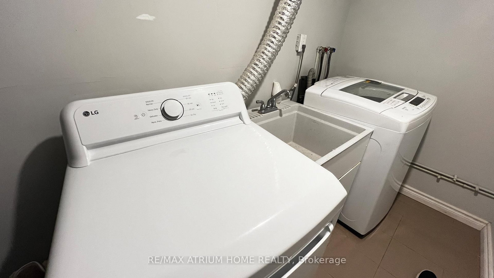 949 Willowdale Avenue, Unit B1 - Photo 14