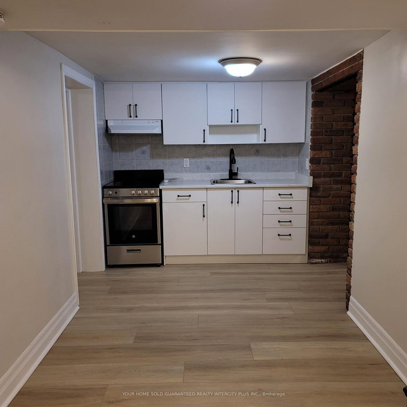 Lower - 11 Rusholme Dr, Toronto, M6J 3K1 | Image 2