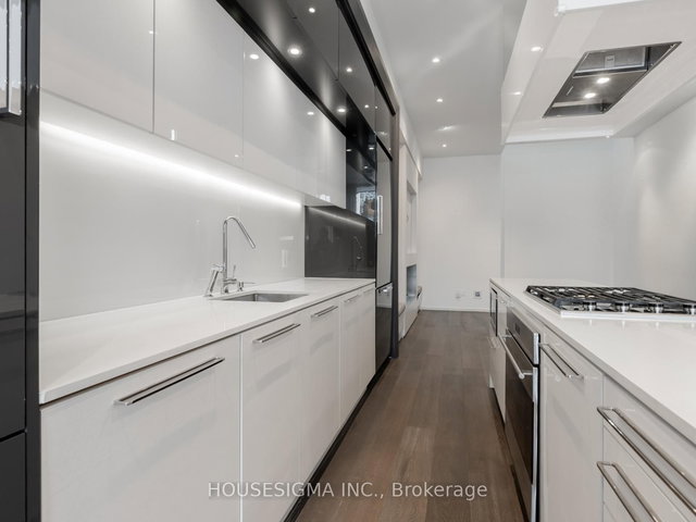 15 - 850 Richmond Street W