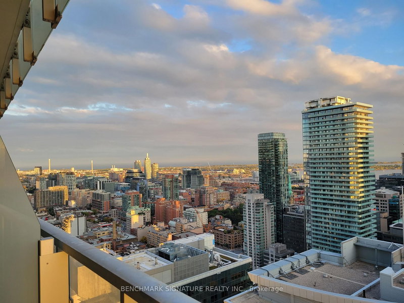 3208 - 197 Yonge St, Toronto, M5B 1M4 | Image 2