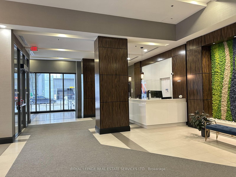 511 - 19 Grand Trunk Cres, Toronto, M5J 3A3 | Image 2