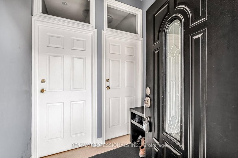 UPPER - 213 Major St, Toronto, M5S 2L4 | Image 3