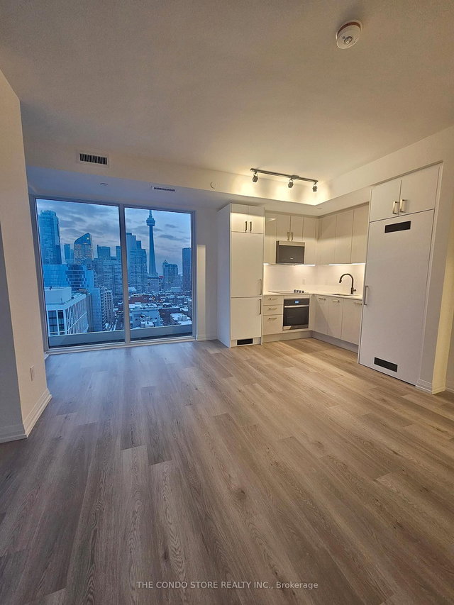 2105 - 280 Dundas Street W