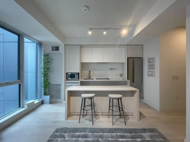 702 - 225 Sumach Street