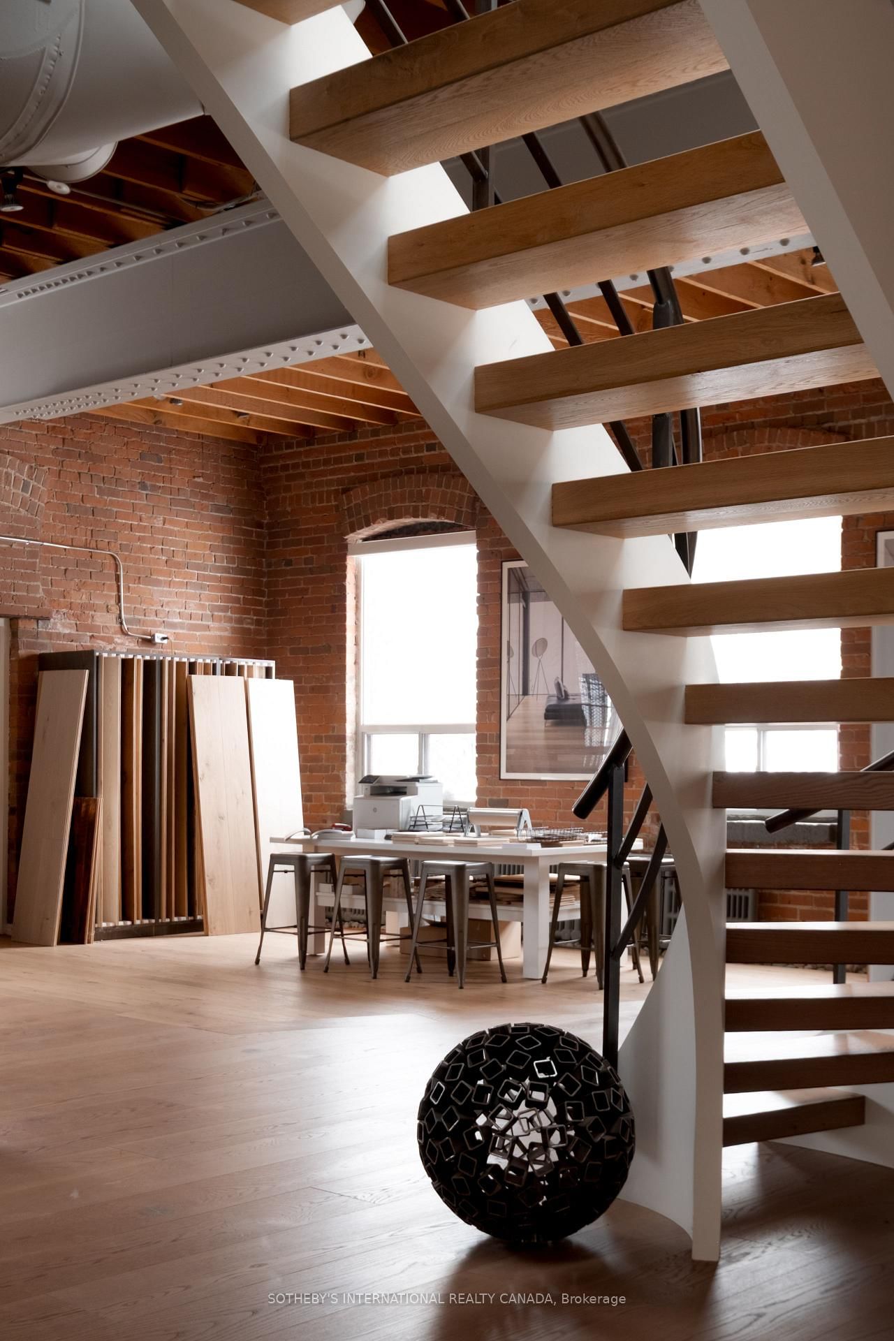 287 Macpherson Avenue, Unit 303 - Photo 6