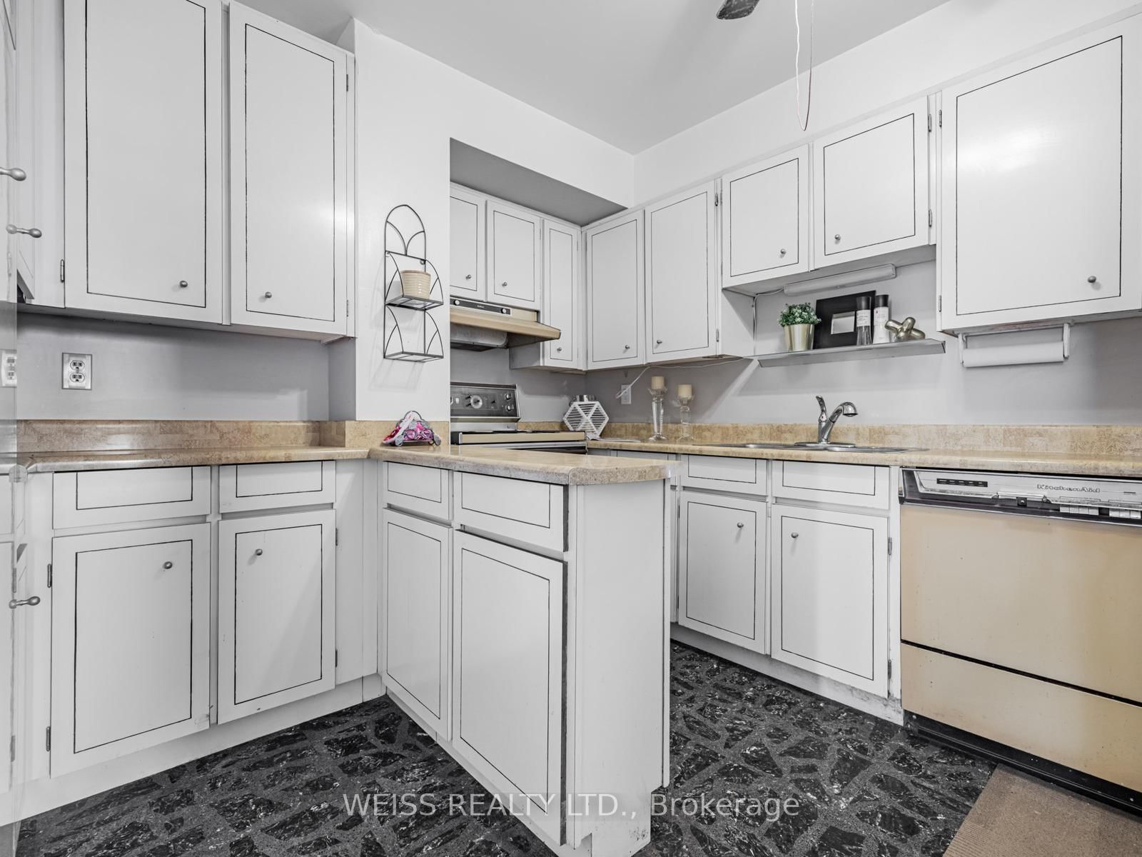 130 Neptune Drive, Unit 301