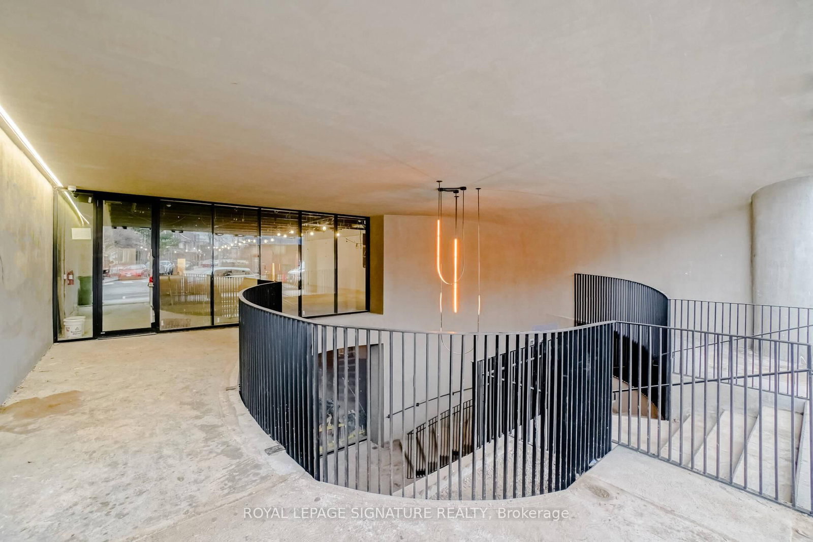 1305 Dundas Street W, Unit Lower - Photo 2