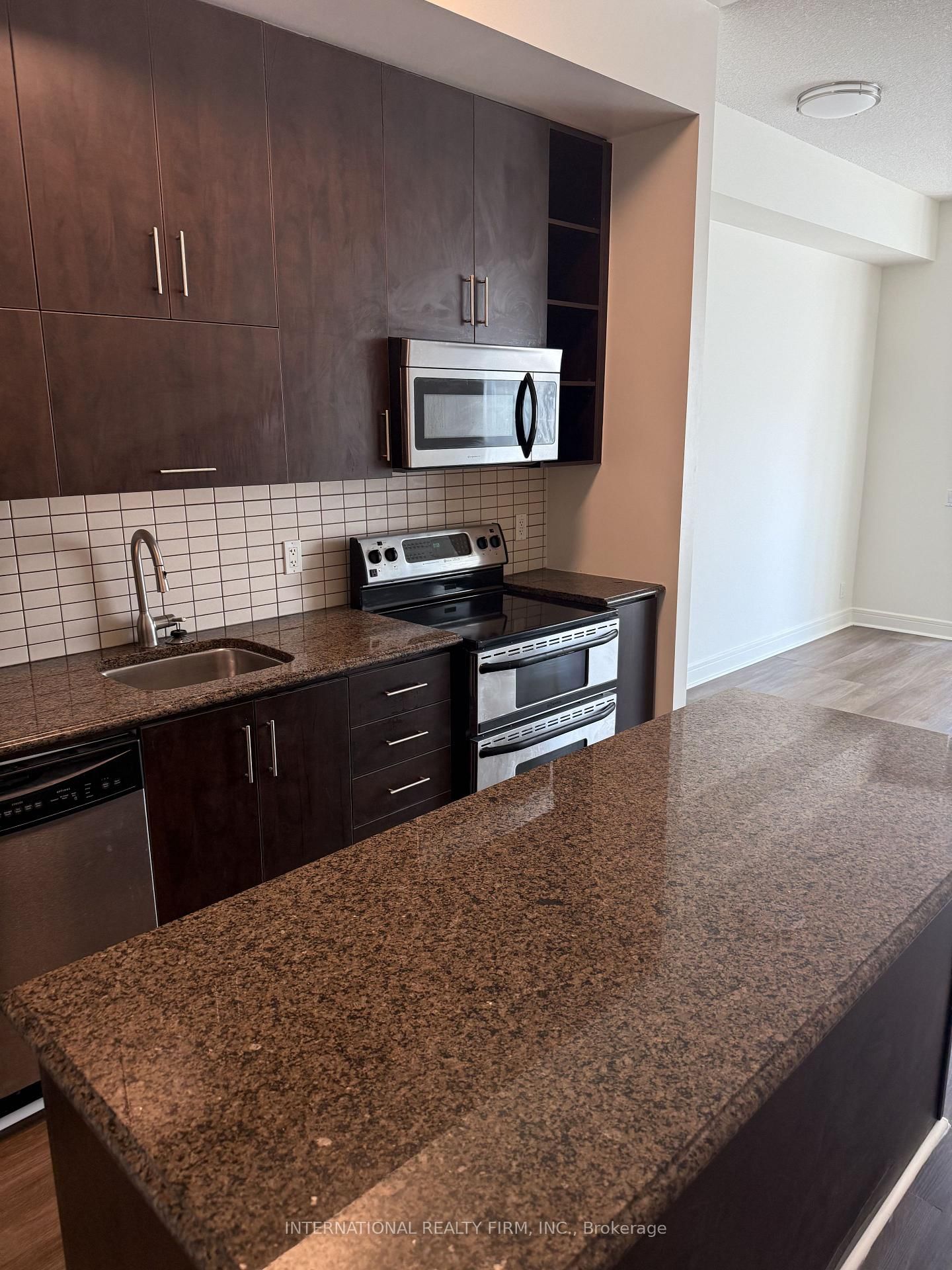 112 George Street, Unit 710 - Photo 2