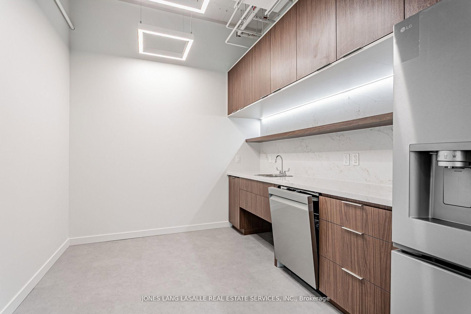 20 Eglinton Avenue W, Unit 1112 - Photo 2