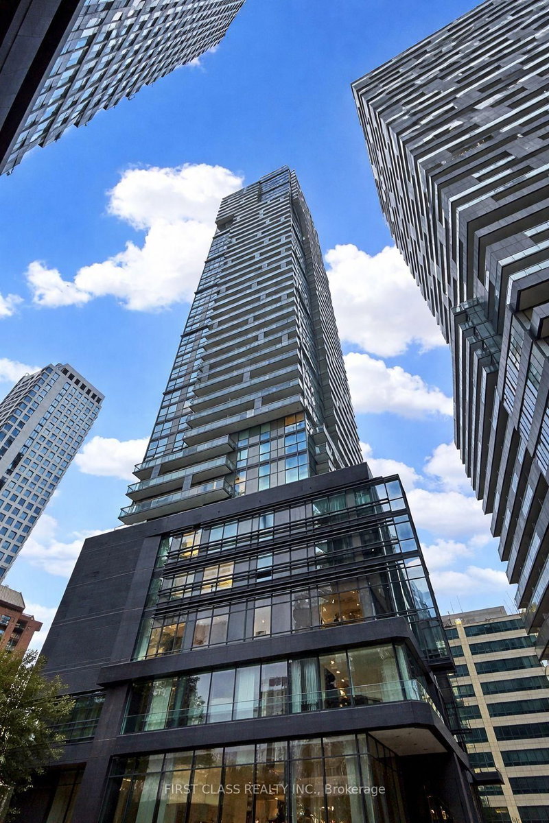 home for lease on 1510-39 Roehampton Avenue