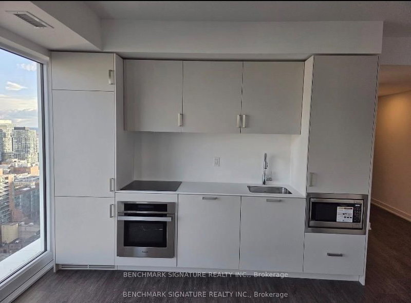 home for lease on 3002-88 Queen Street E