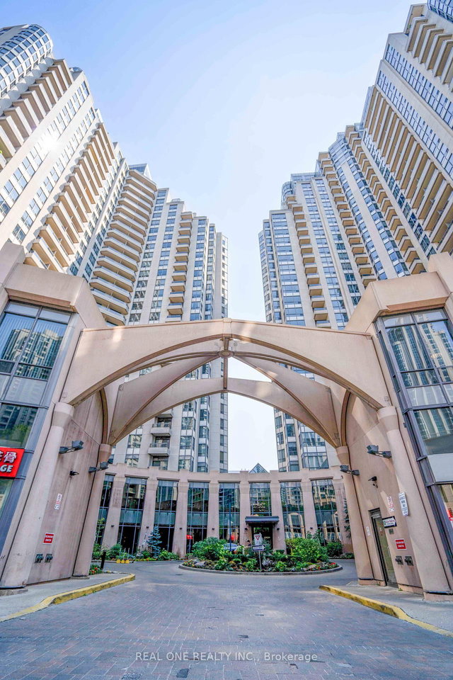 1101 - 5 Northtown Way