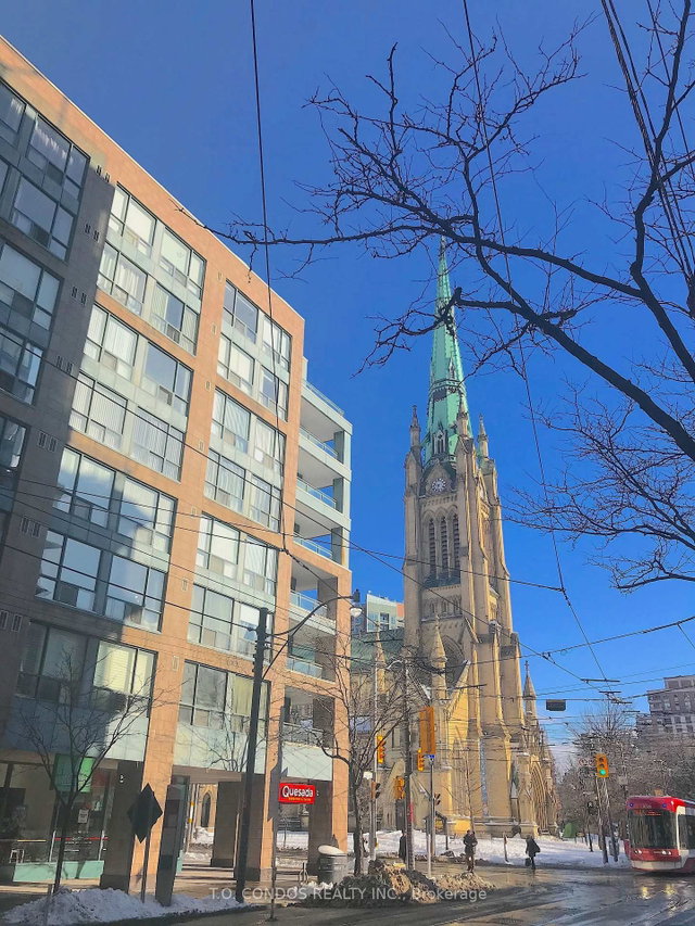 1402 - 92 King Street E
