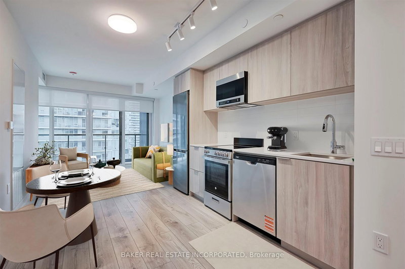 2402 - 223 Redpath Ave, Toronto, M4P 0E8 | Image 2