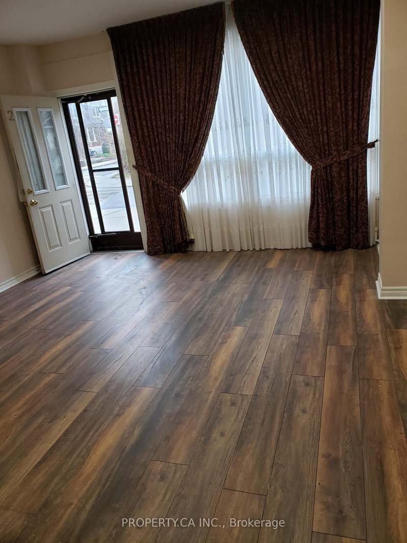 123 Barton Ave, Toronto, M6G 1P8 | Image 2