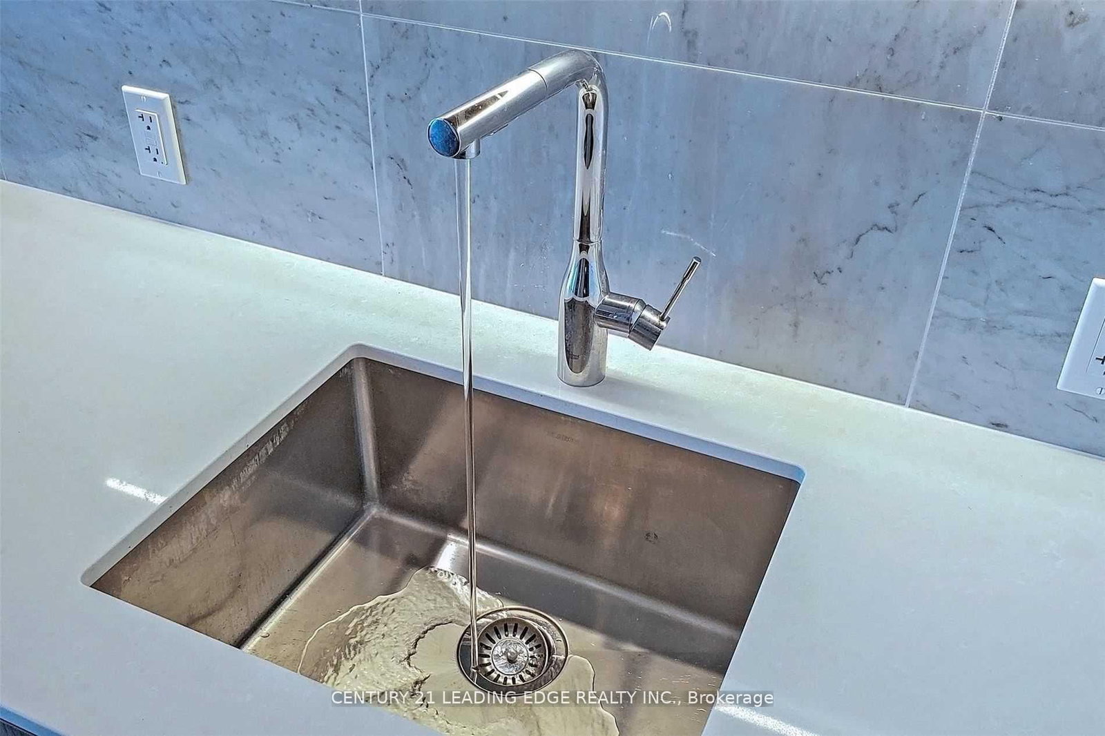 17 Bathurst Street, Unit 2607 - Photo 11