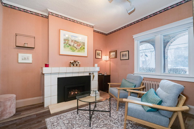 1089 Mt Pleasant Rd, Toronto, M4P 2M7 | Image 2