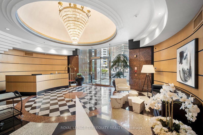 home for lease on 406-33 University Avenue