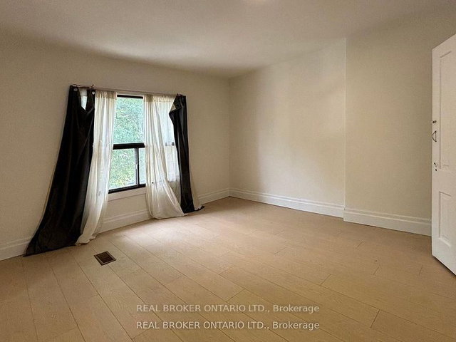 Upper - 26 Carr Street