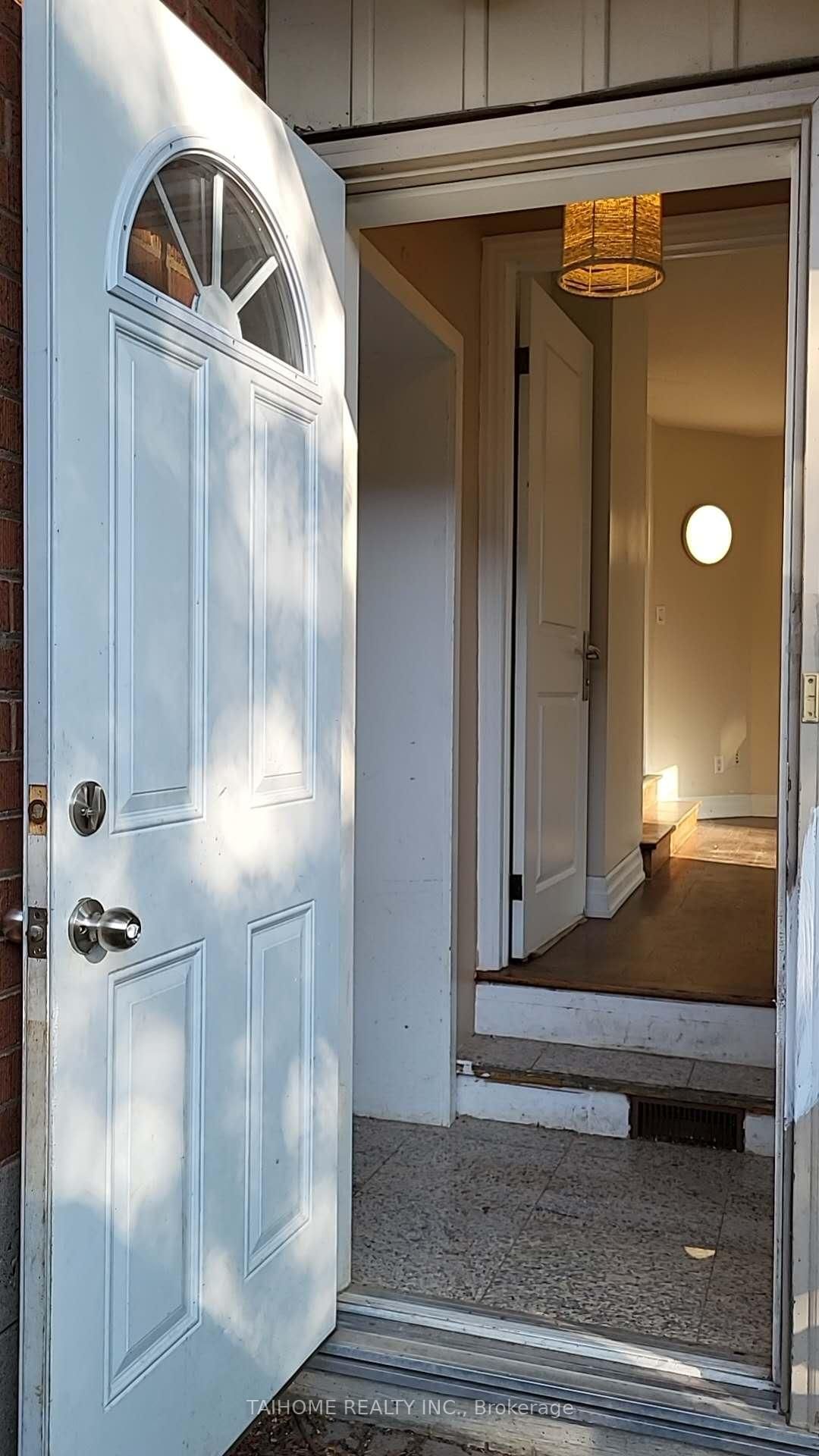 Detached House for sale at 6 Vonda Avenue, Toronto, Ontario, M2N 5E7 - Willowdale East - MLS: C12734498