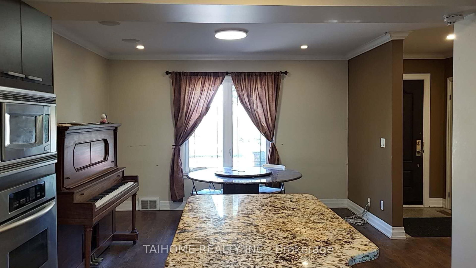 Detached House for sale at 6 Vonda Avenue, Toronto, Ontario, M2N 5E7 - Willowdale East - MLS: C12734498