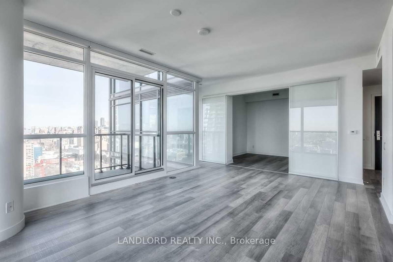 2904 - 290 Adelaide St W, Toronto, M5V 1P6 | Image 3