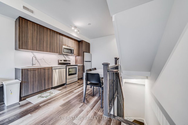 27 - 51 Winlock Park