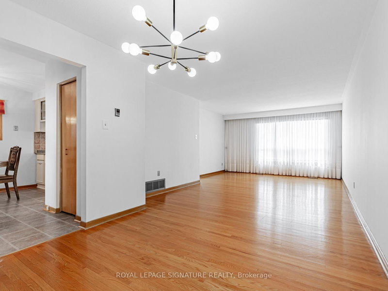 33 Ladner Dr, Toronto, M2J 3Z8 | Image 3