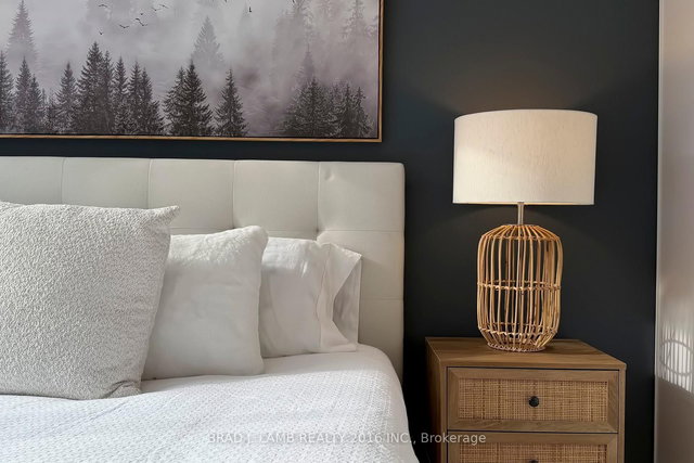 302 - 245 Davisville Avenue