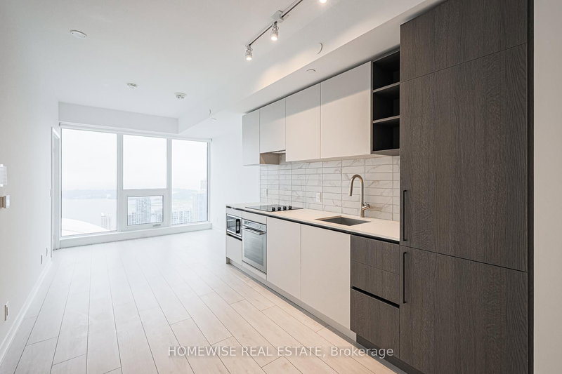 home for lease on LPH01-55 Mercer Street