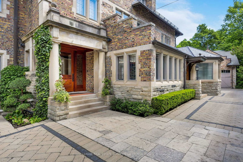 5 Thornwood Rd, Toronto, M4W 2R8 | Image 2
