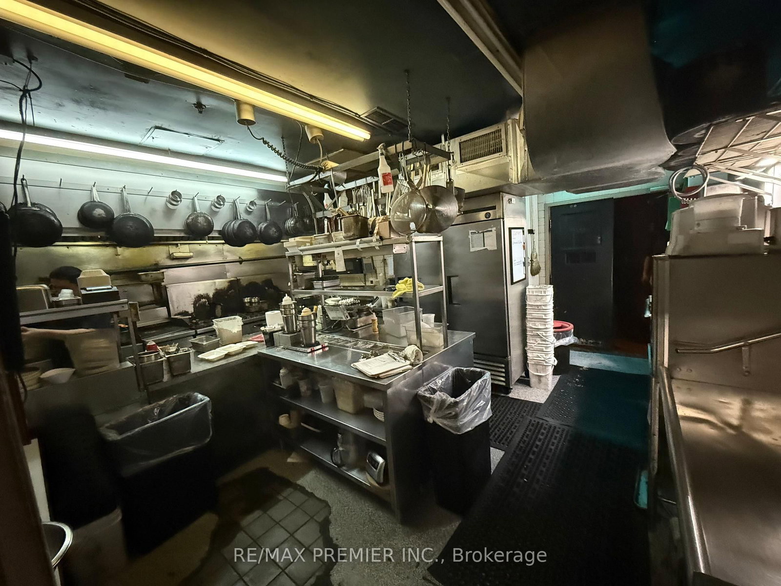 563 Bloor Street W, Unit Main Floor - Photo 15