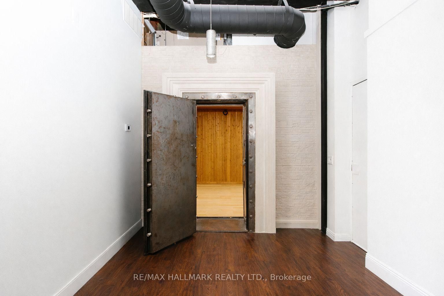 306A Eglinton Avenue W - Photo 10