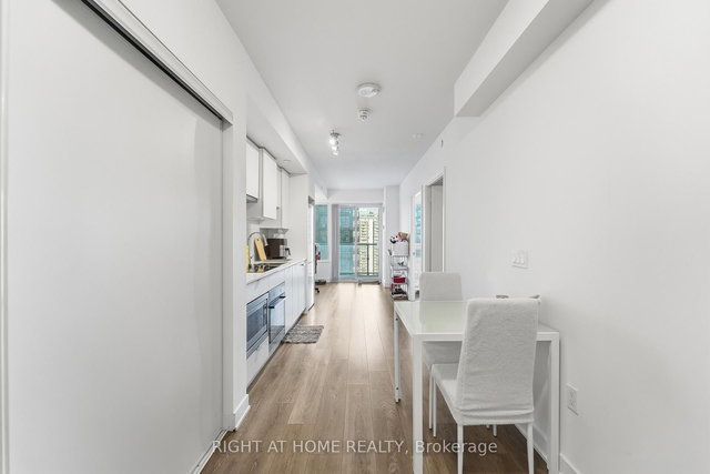 2112 Nt - 99 Broadway Avenue