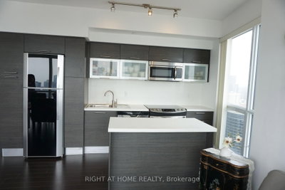 Unit 4207 — 386 Yonge Street — photo 6