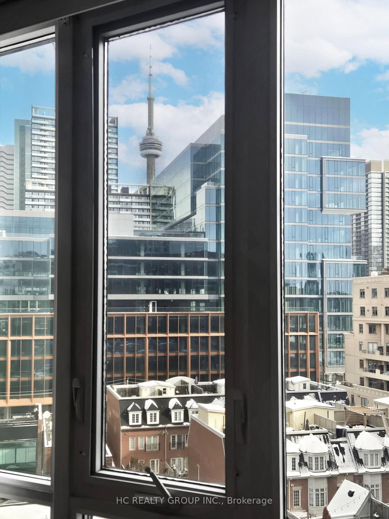 home for lease on 815-560 Front Street W