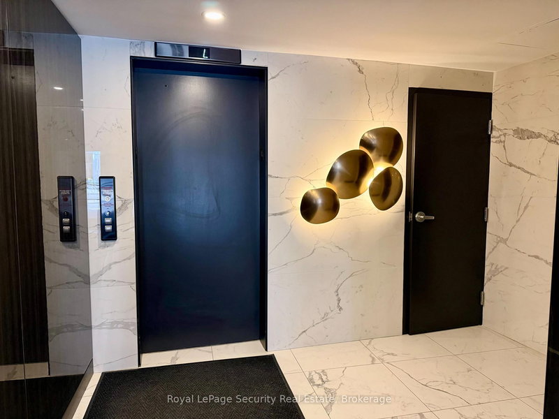 10 - 20 Glebe Rd W, Toronto, M5P 1C9 | Image 3