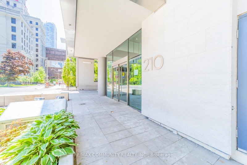 1210 - 210 Simcoe St E, Toronto, M5T 2W5 | Image 3